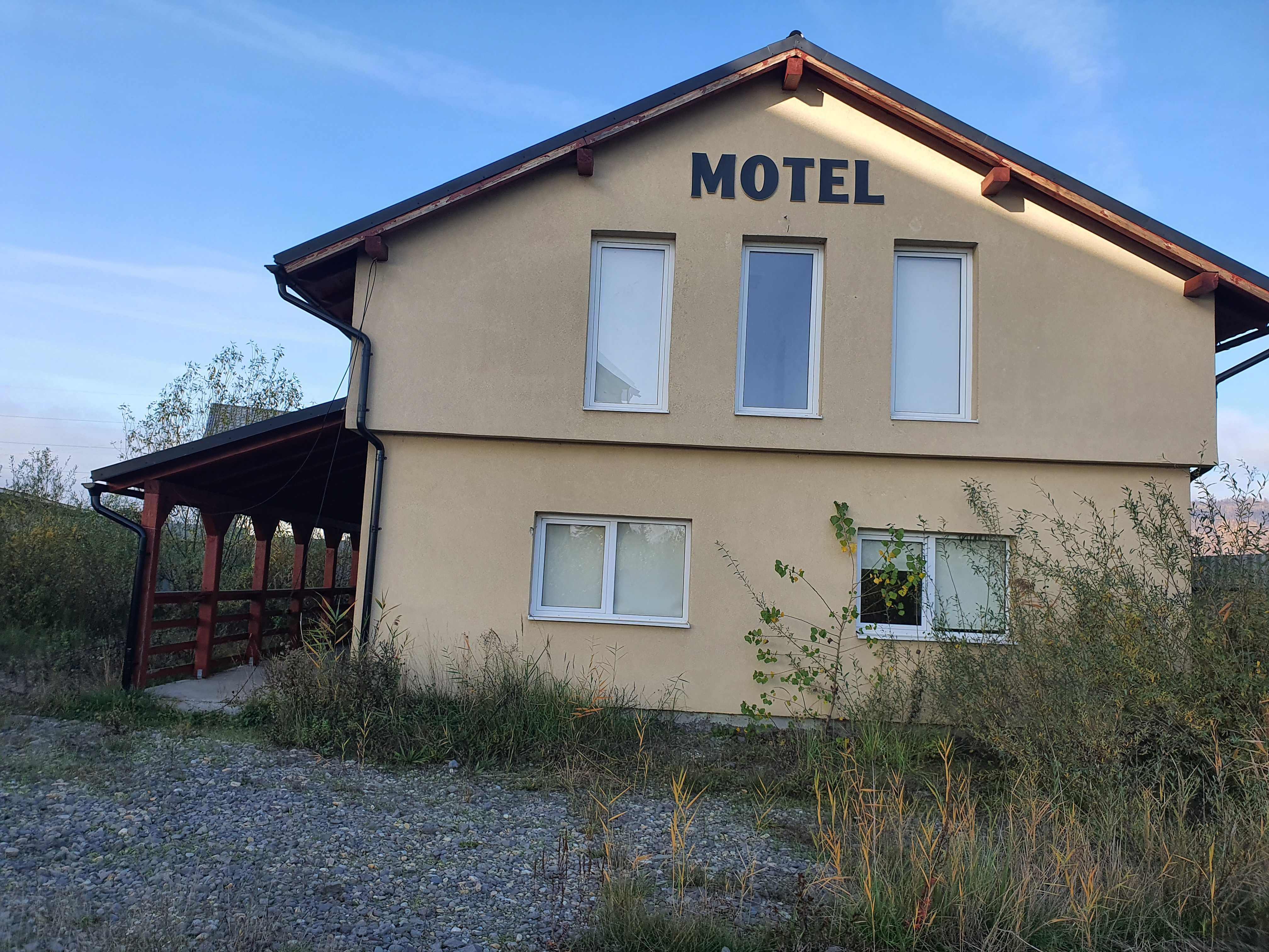 Teren intravilan 3800 mp + Sopron 1072mp + Motel. Str Forestierului