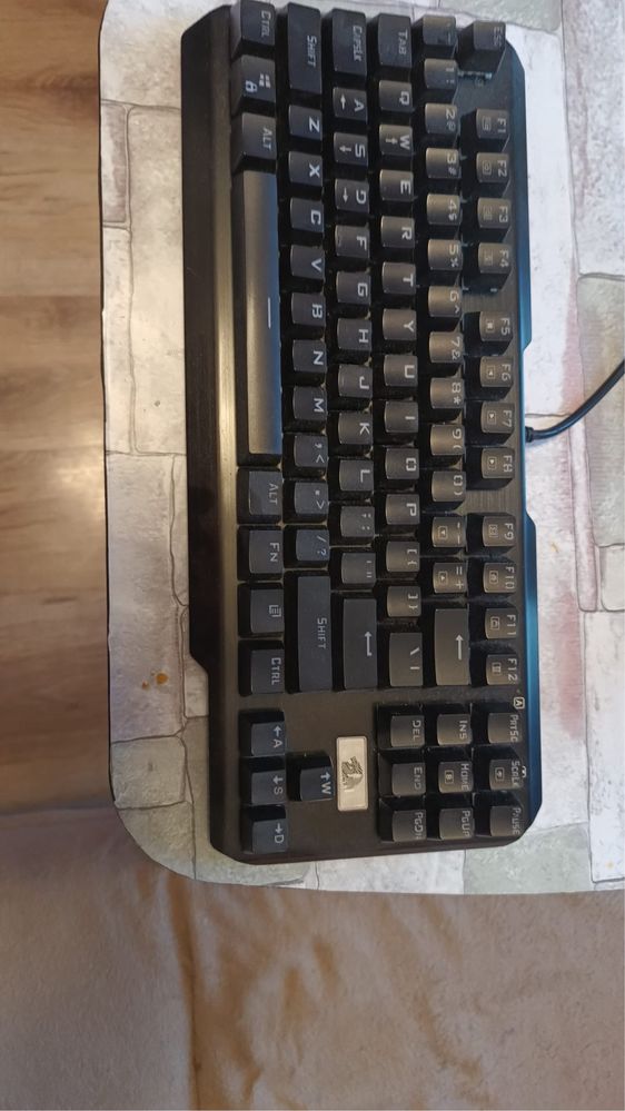 Vând tastatura mecanica