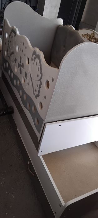 Детский кровать сотилади