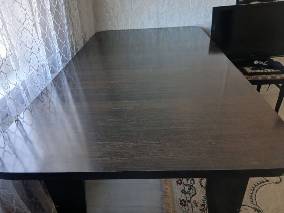 Стол для гостиной, хороший