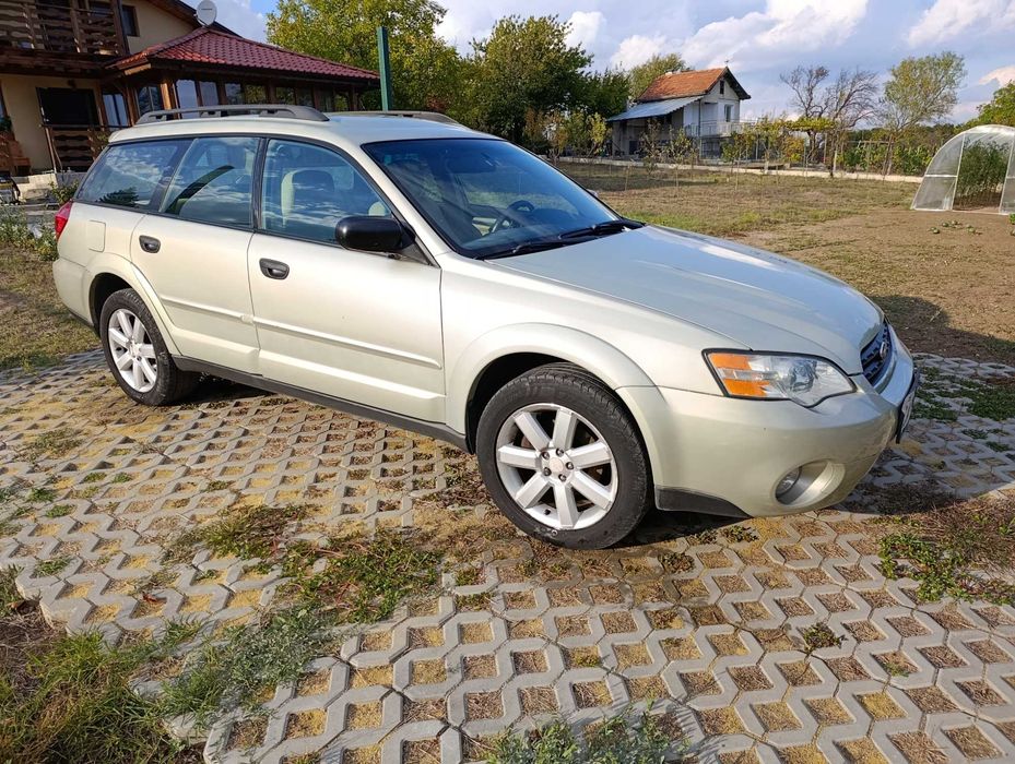 Продавам Subaru Outback