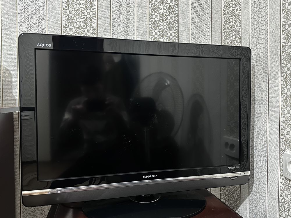 Sharp Aquos 32 TV sotiladi