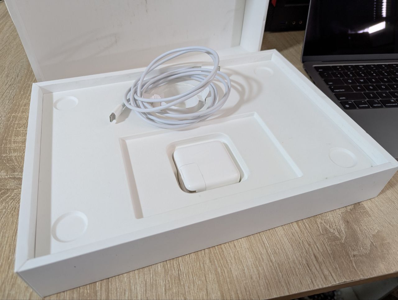 Apple Macbook Air M2 2022
