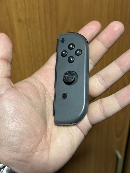 Controllere Joy-Con(stânga și dreapta)