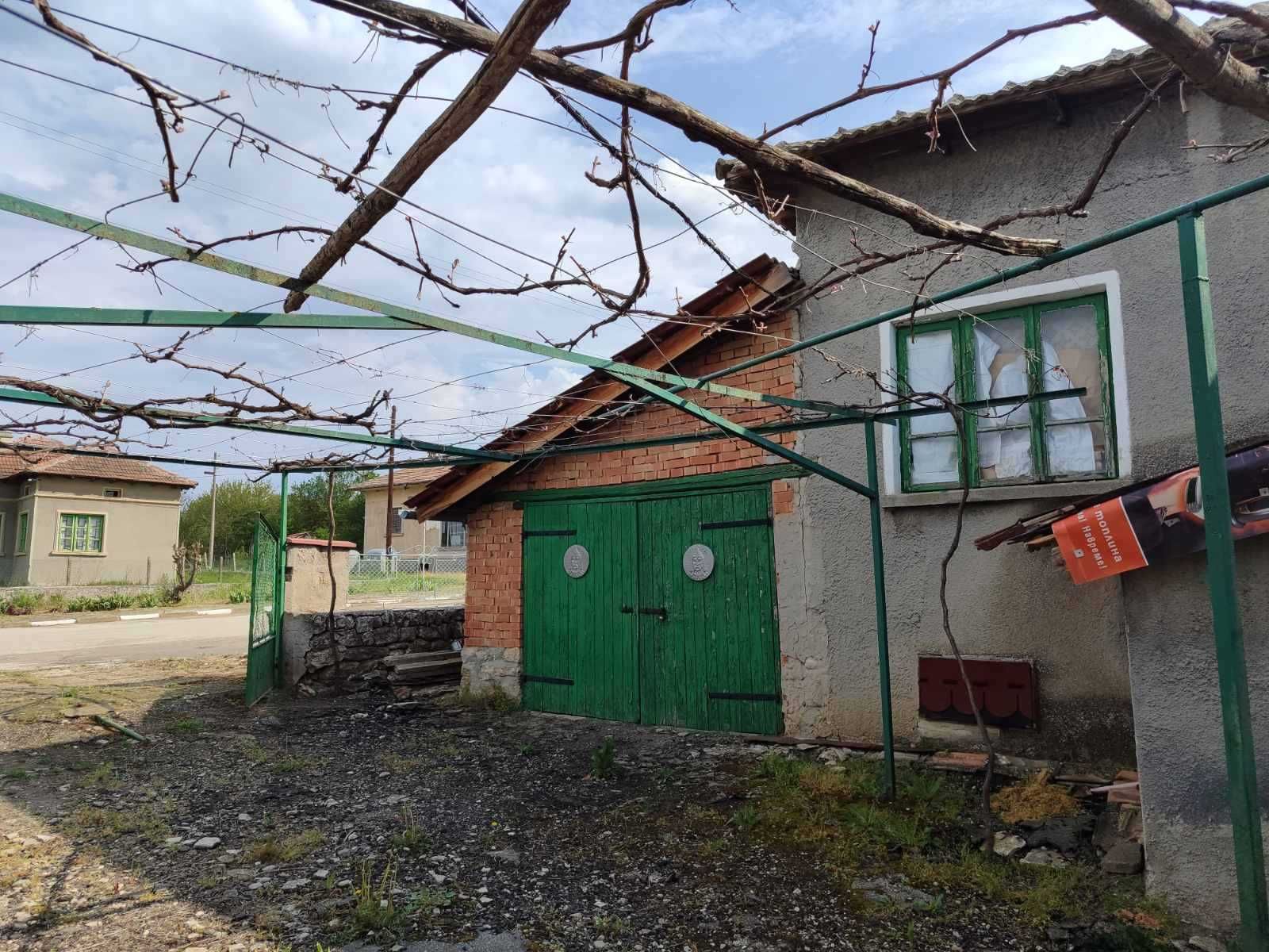 Къща в много добро състояние в с.Росен