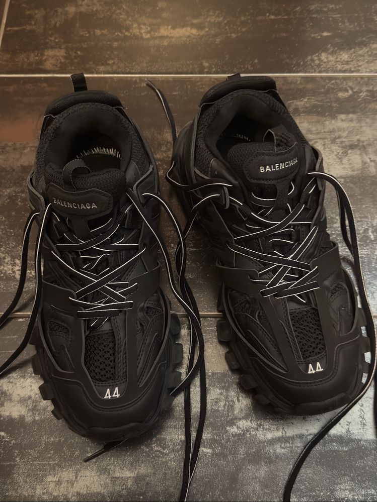 Balenciaga track