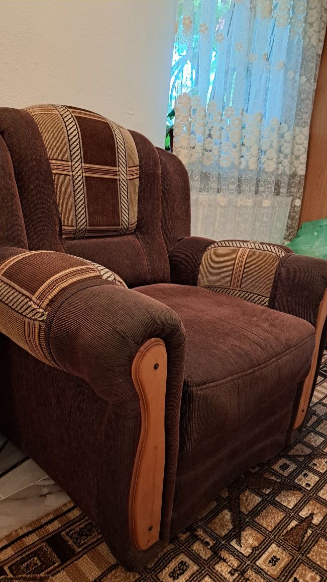 Vând 3 fotolii in stare foarte buna