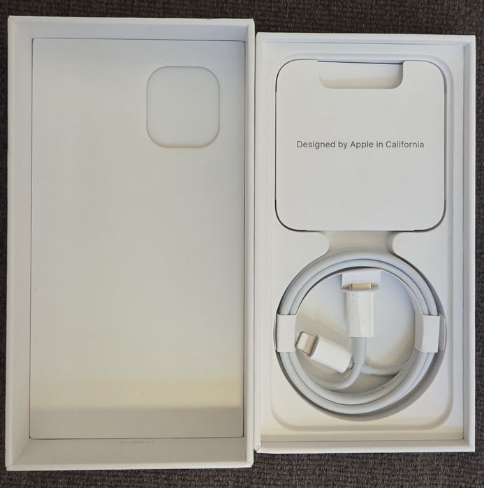 Cutie iPhone 12 mini cu cablu de incarcare