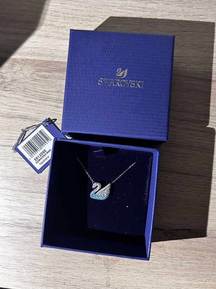 Колиета на Swarovski и Pandora