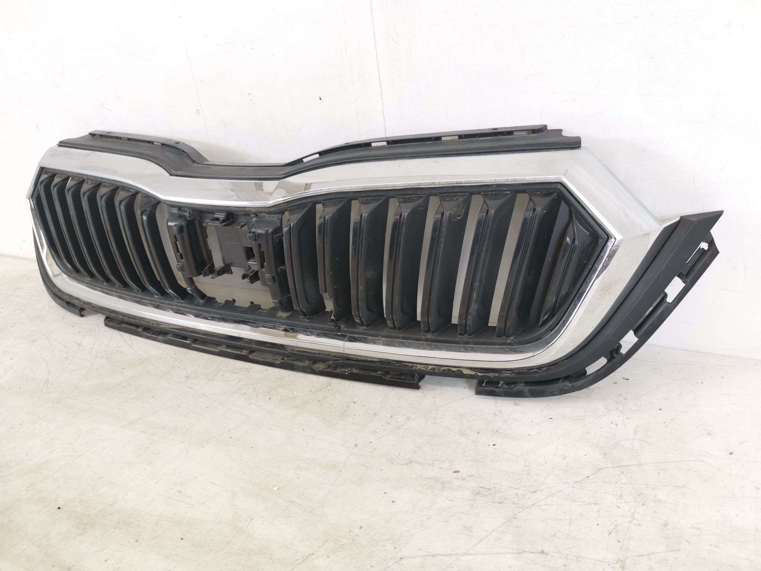 Централна решетка Шкода / Skoda Octavia 4 Оригинална, в добро състояни