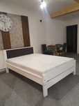 Mobilier din lemn masiv. Paturi, mese, scaune, mic mobilier.