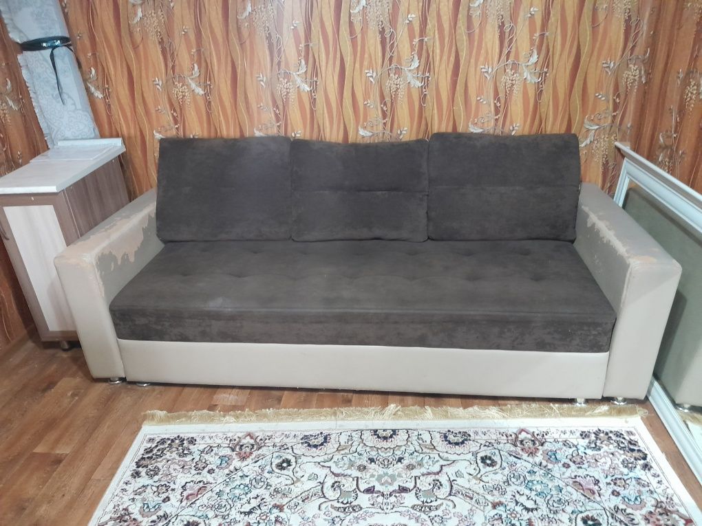 Отдам диван даром