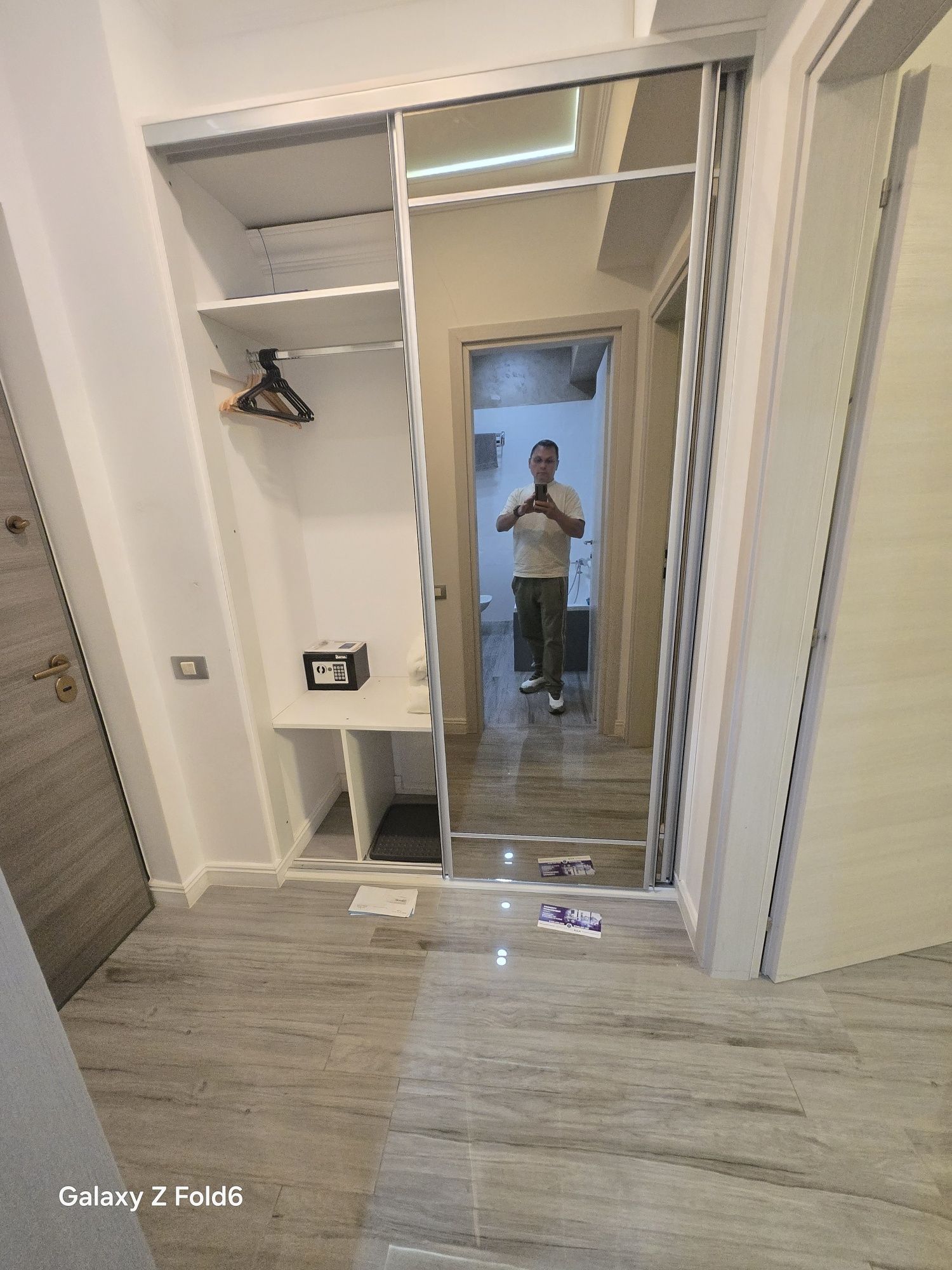 Studio de vânzare în Mamaia Nord  White tower