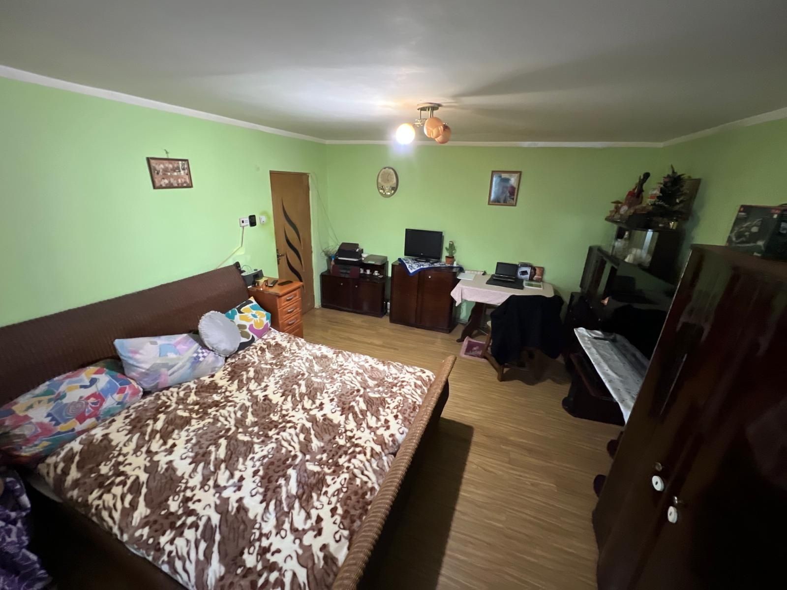 Vand apartament cu 3 camere decomandat