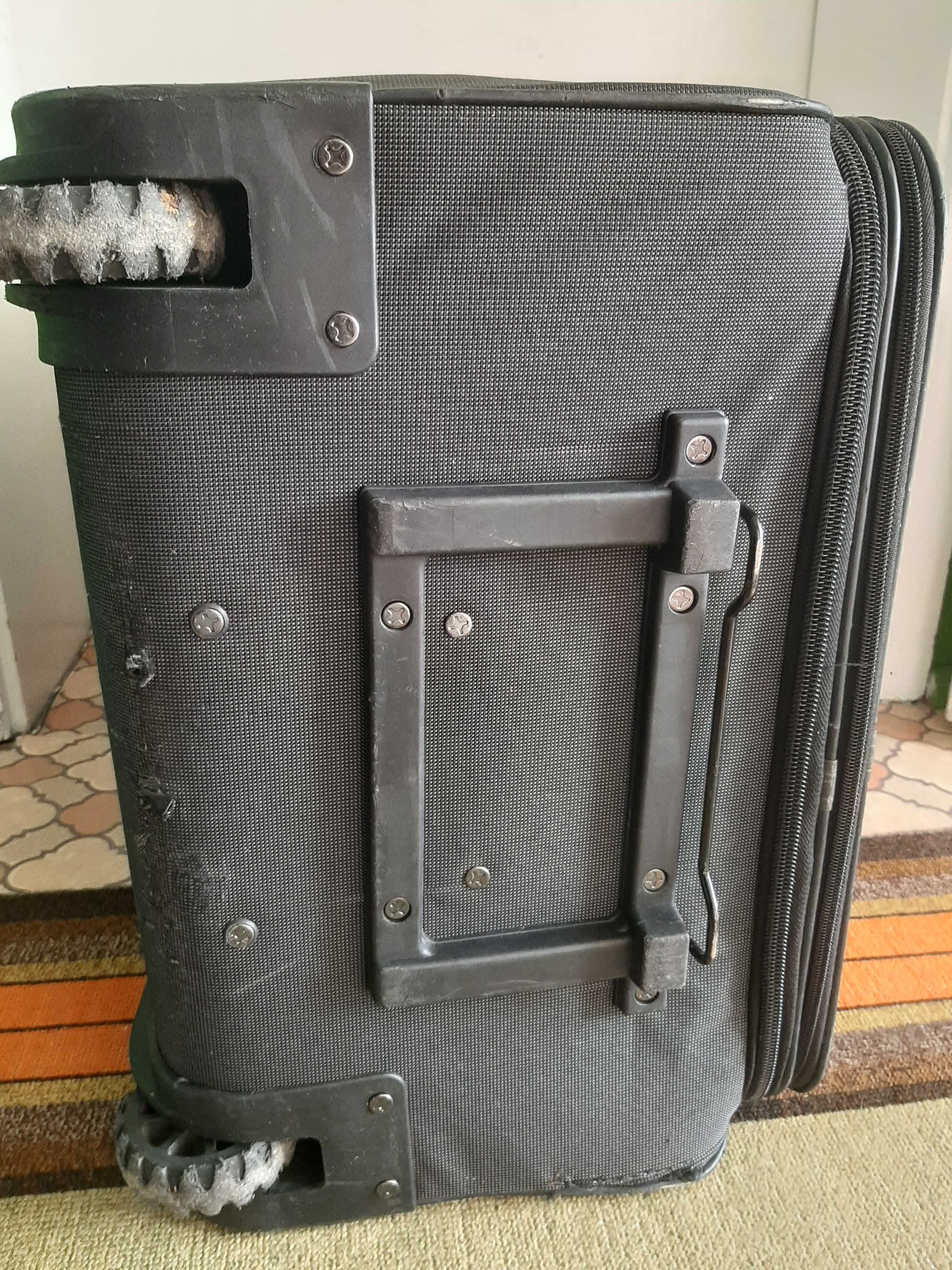 Куфар с големи колелца, размер 78/48/32 см.
