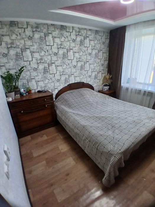 Продам полностью спальный гарнитур с матрасом