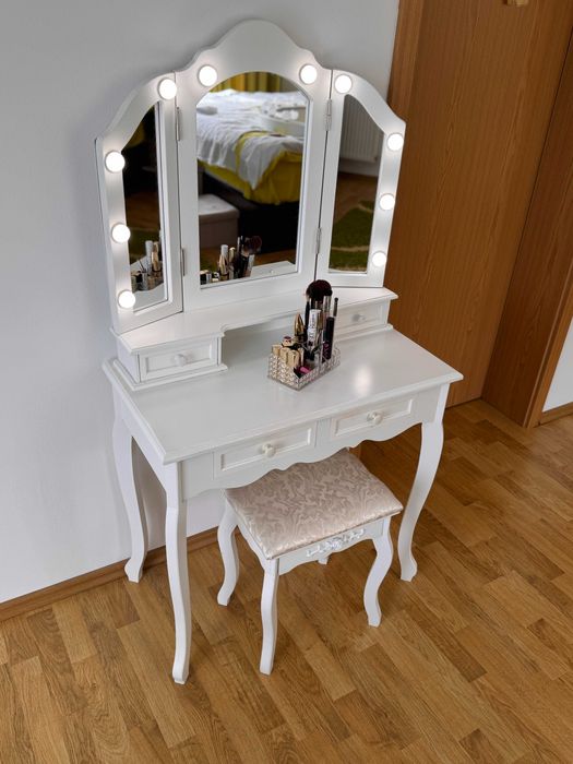 Set masa de toaleta pentru machiaj cu sertare oglinda si lumina led