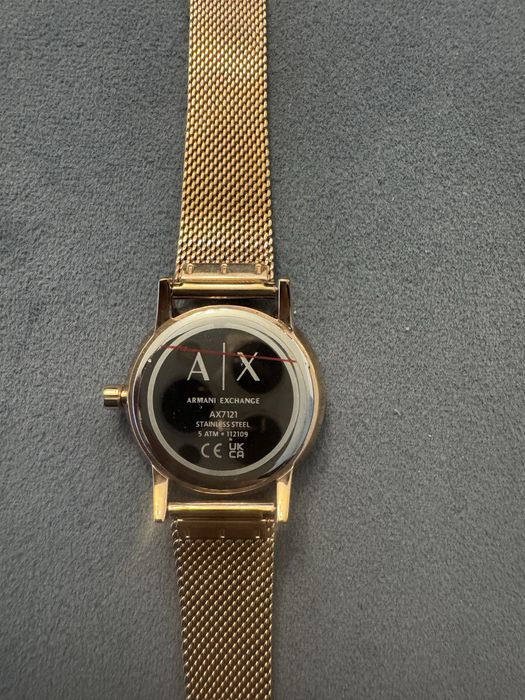 Продавам дамски часовник на Armani exchange