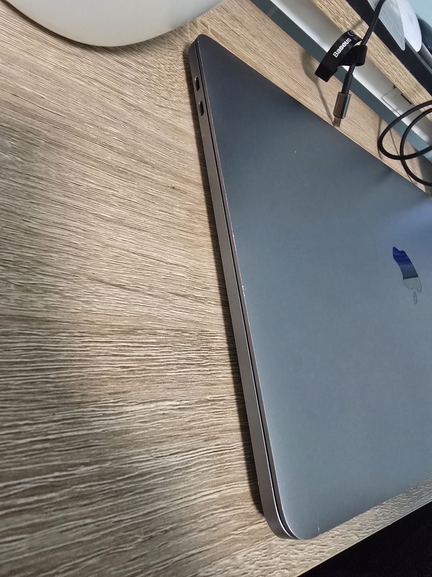Macbook pro M1 8GB 99% Батерия!!!