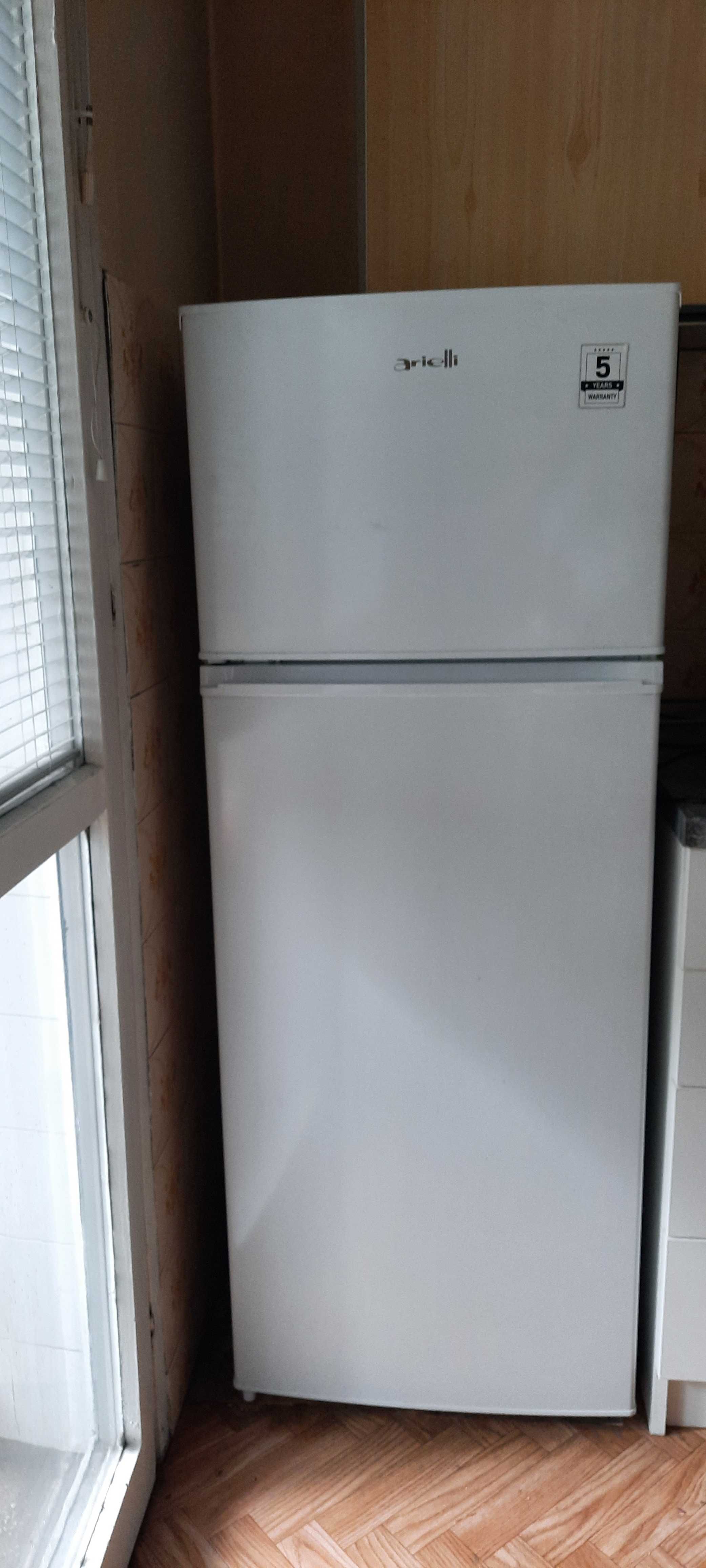 Хладилник с горна фризерна част, Arielli модел HD-273 FN, 207 л, A+