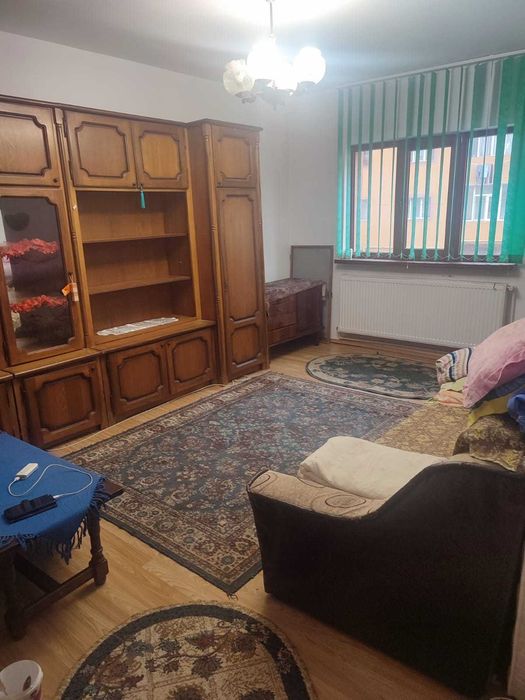 Proprietar inchiriez apartament 2 camere, et 1, langa piata mica