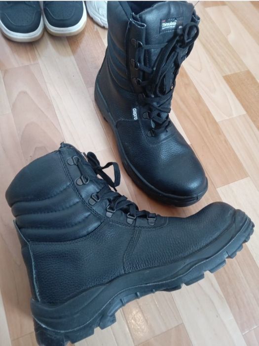 Продам Спецботинка новый Демисезонный размер 43