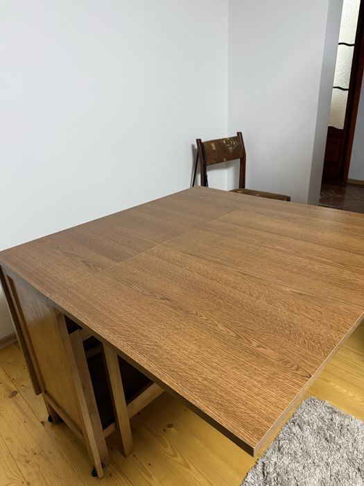 Masa extensibila cu 4 scaune pliante