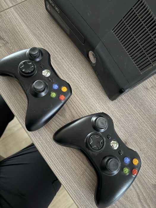 Xbox 360 с 2 джойстика