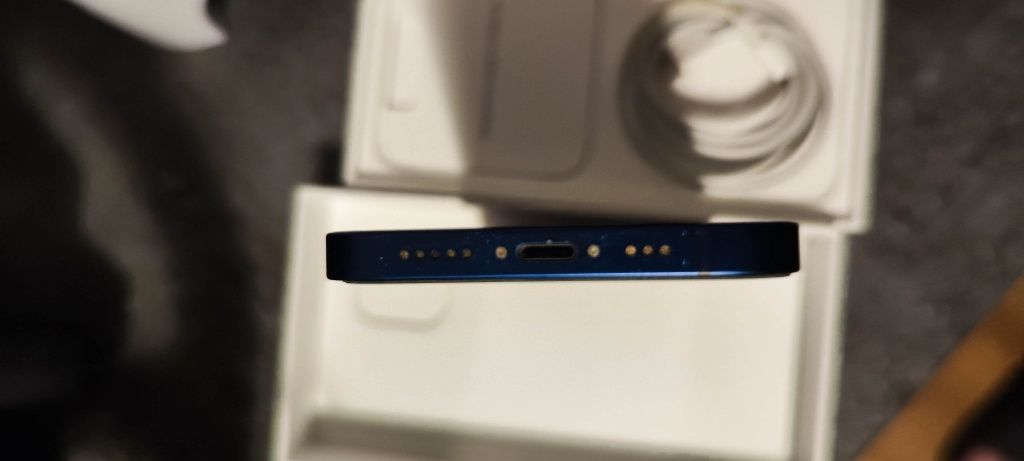 iPhone 12 в отлично състояние