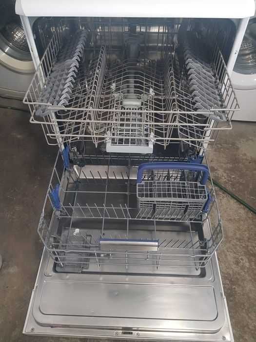 Продавам голяма свободно-стояща Съдомиялна BEKO