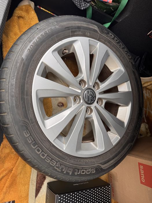 Vand jante Volkswagen 16 inch cu cauciucuri bune
