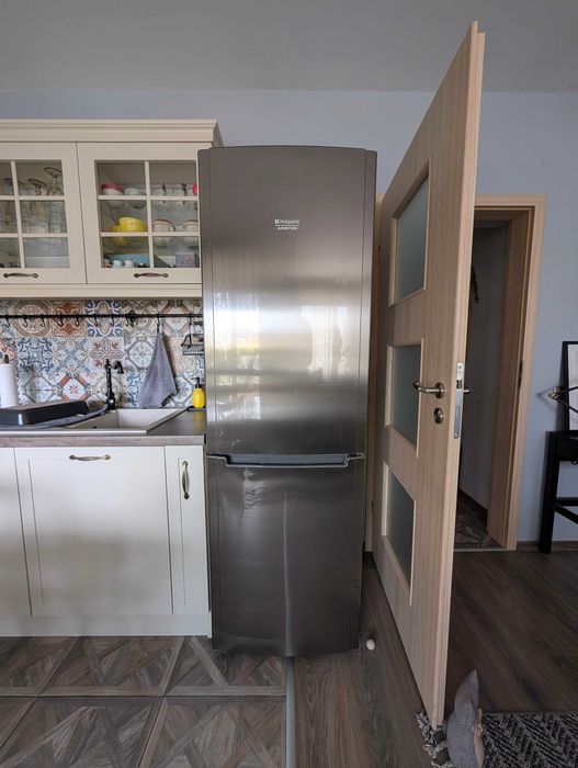 Хладилник с фризер Hotpoint Ariston EBM 18220, 300 л, A+, 187 см