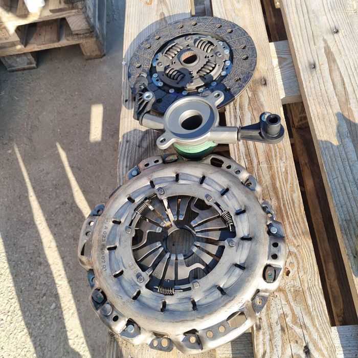 Ambeiaj Rulment placa disc mercedes vito 639 in stare foarte bună pe