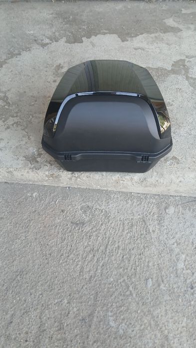 Vand top case pt.scuter negru mat