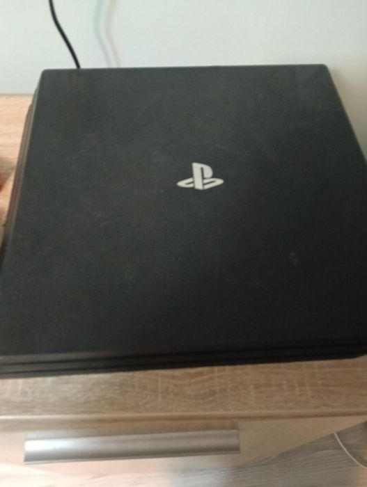 Vând ps4 in stare perfecta