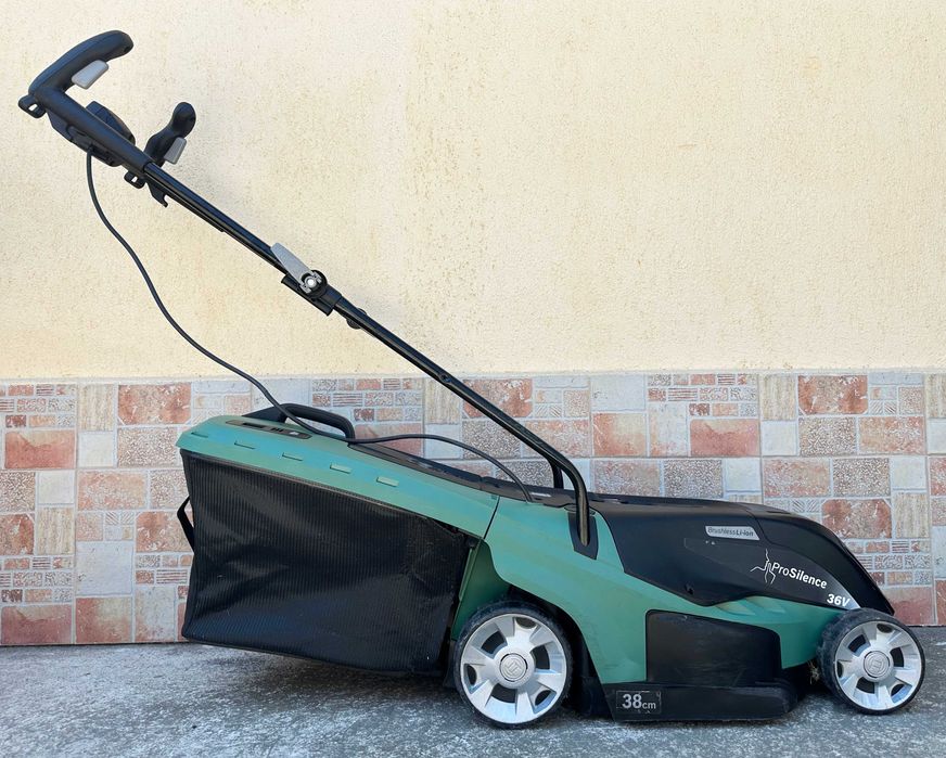 BOSCH Universal Rotak 36-590 - Безчеткова акумулаторна косачка 36V