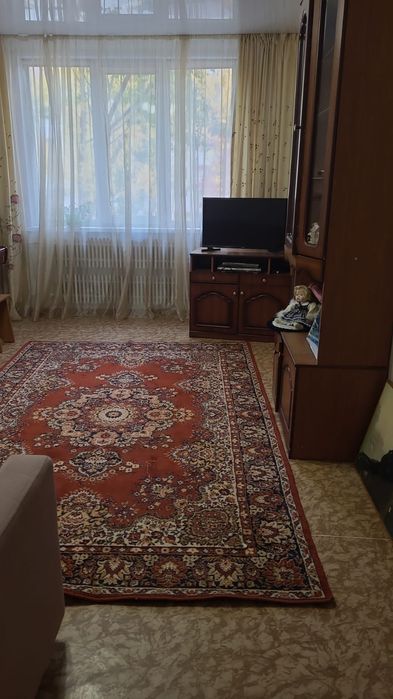 Сдадим 2 х комнатная кв в 5 микр 39 дом 2 этаж .