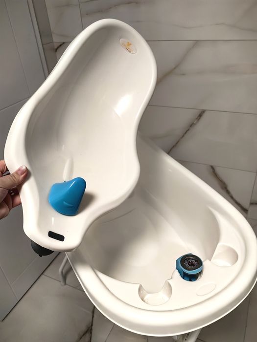 Cădiță bebeluși cu cadru metalic, suport anatomic, termometru,