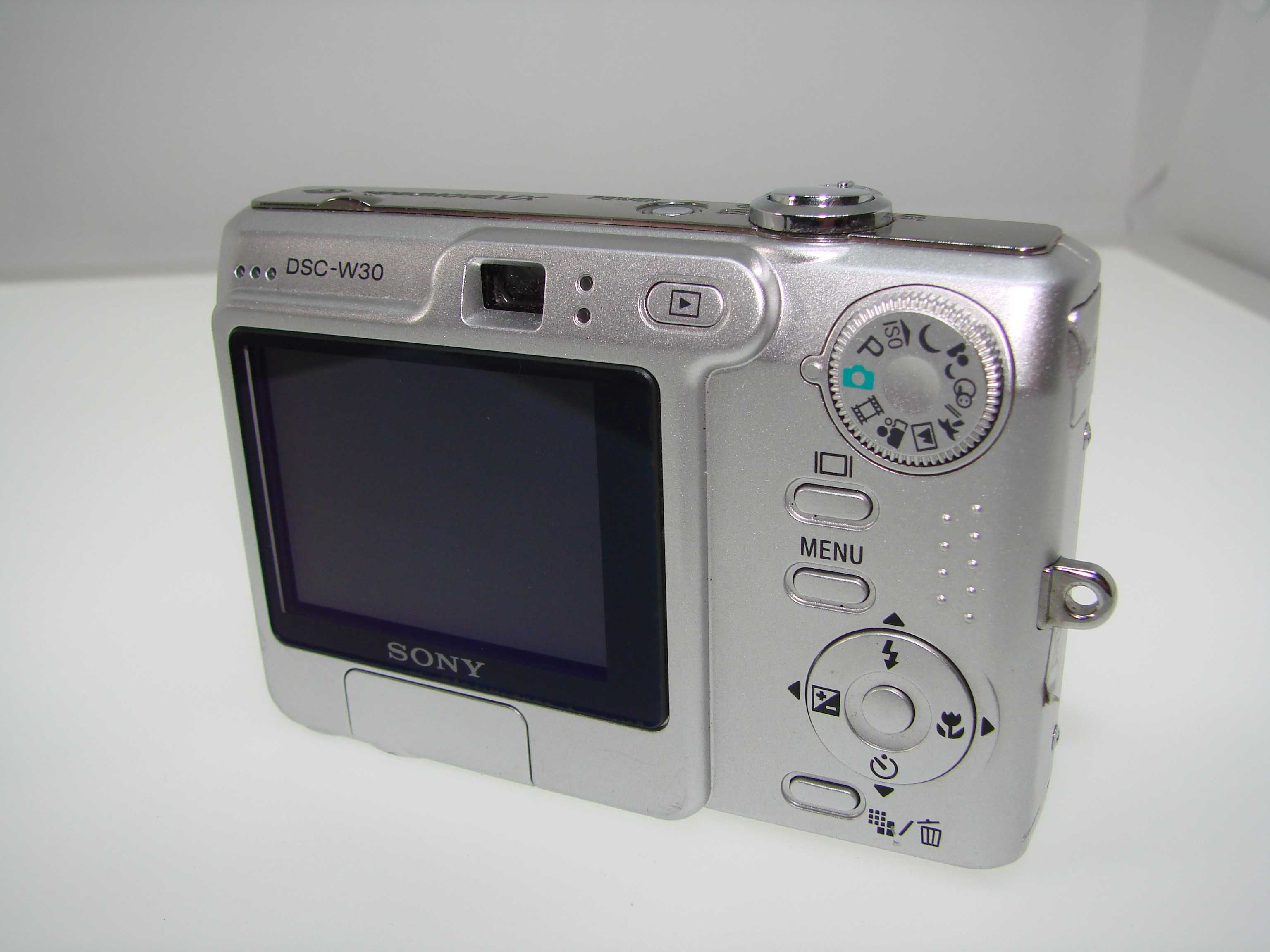Sony Cyber-shot DSC-W30 Компактен дигитален фотоапарат 6.0MP! комплект