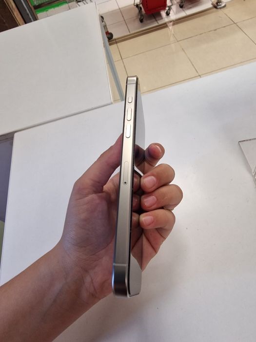 iphone 15 PRO MAX white titanium