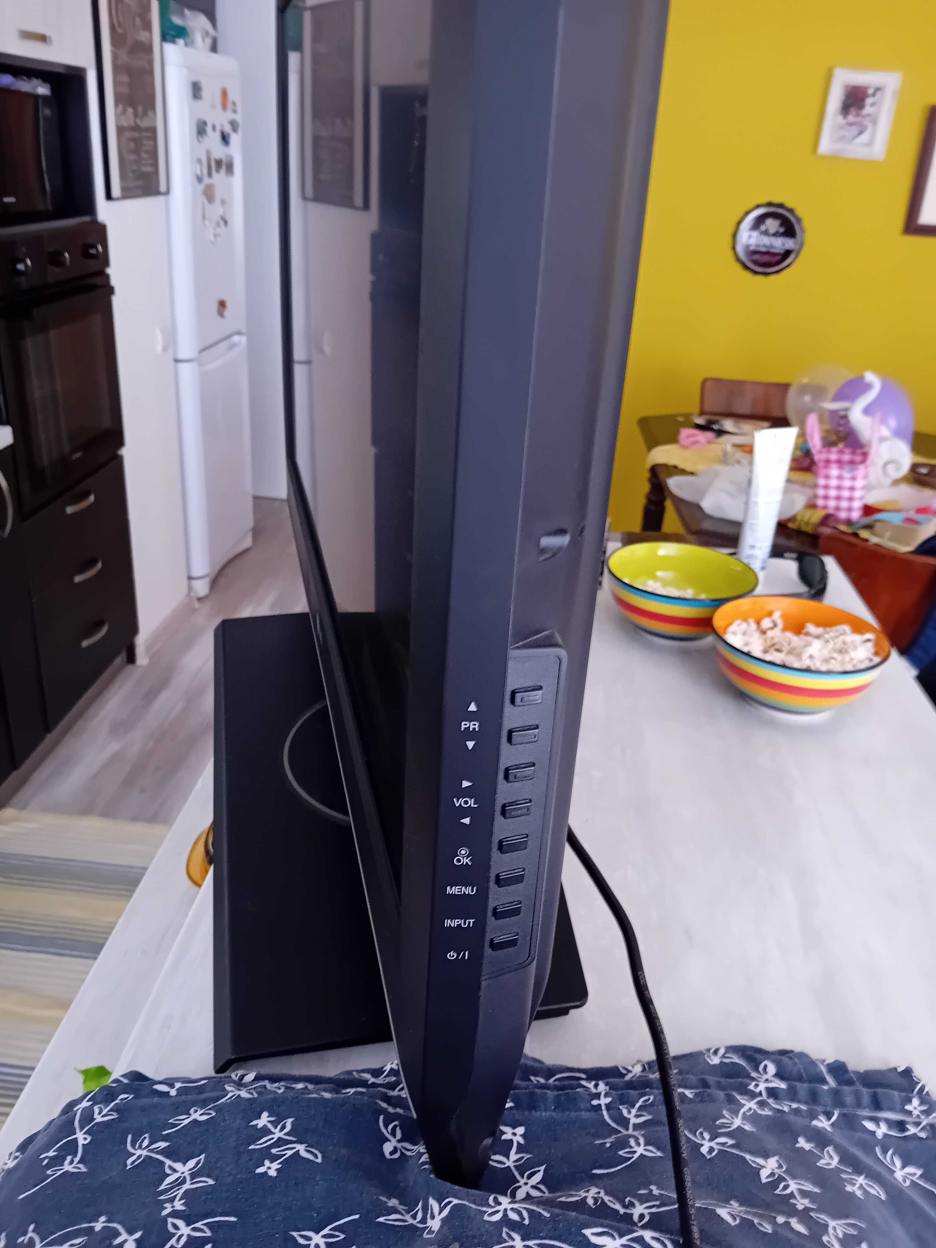 LG телевизор 32inch