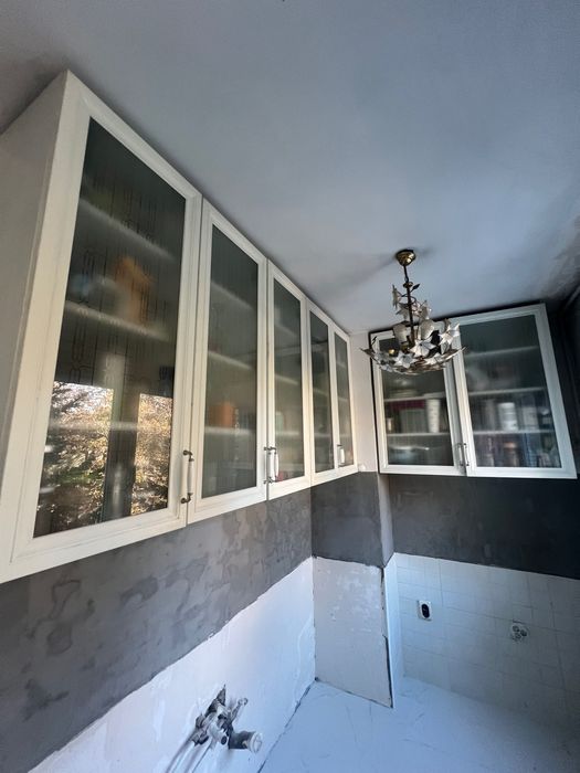 Горен ред кухненски шкафове