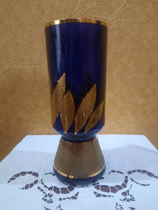 Роскошная, красивая ваза Богемия, Чехословакия, кобальт, золочение (бл