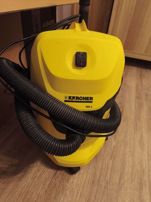 Vând aspirator Karcher WD3