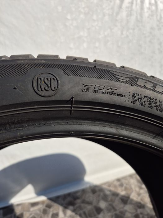 2бр 225 40 18 Bridgestone зимни RFT - 19г