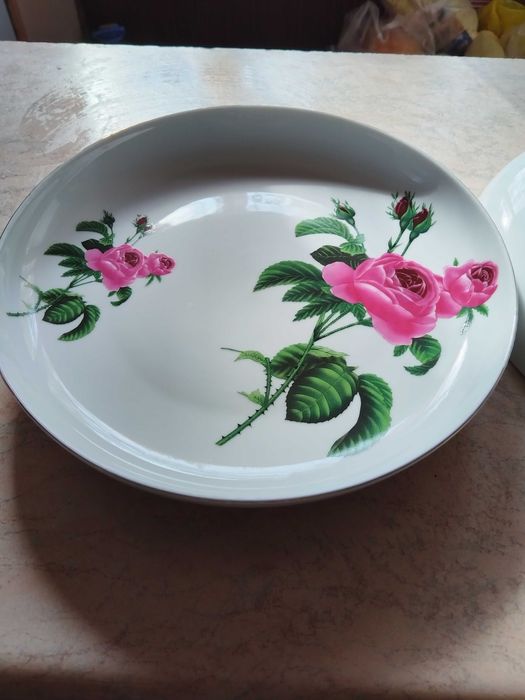 Блюдо фарфоровое, глубина 4 см