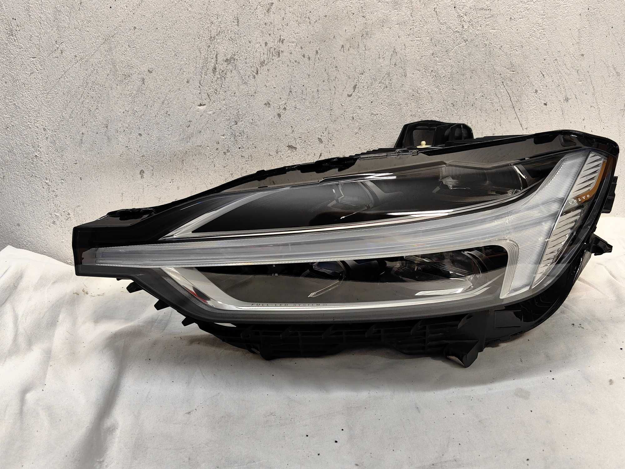 Оригинален   фар  Волво XC60  Volvo XC60 Full Led