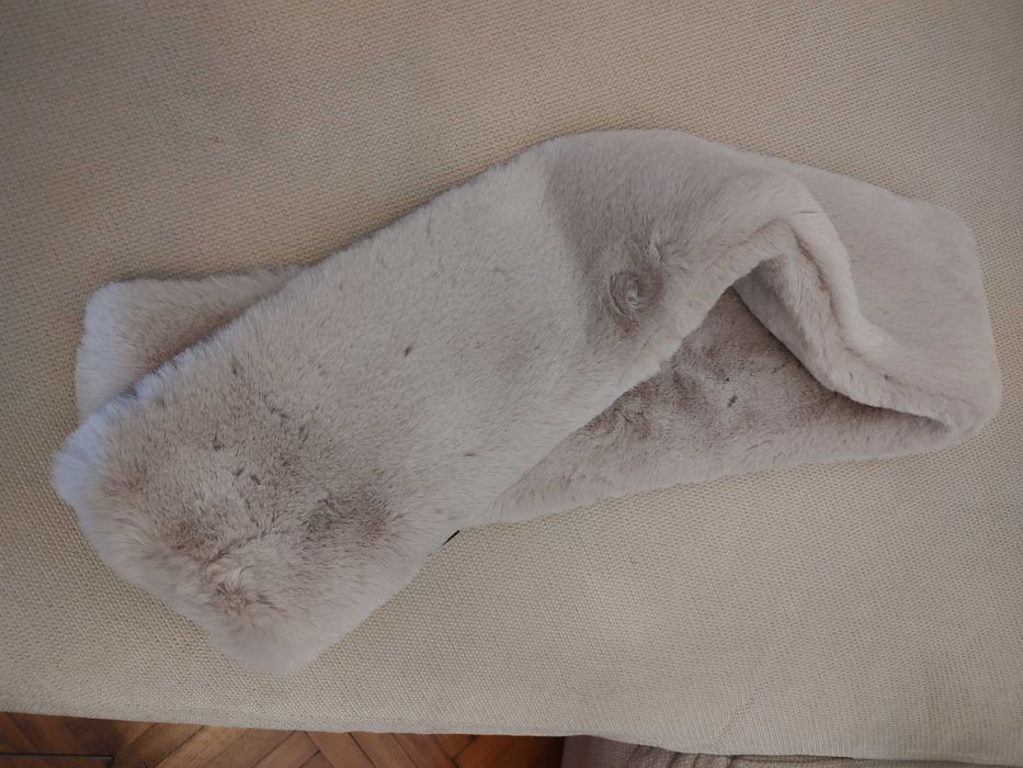 Guler din blana artificiala, nude, foarte moale,nou fara eticheta