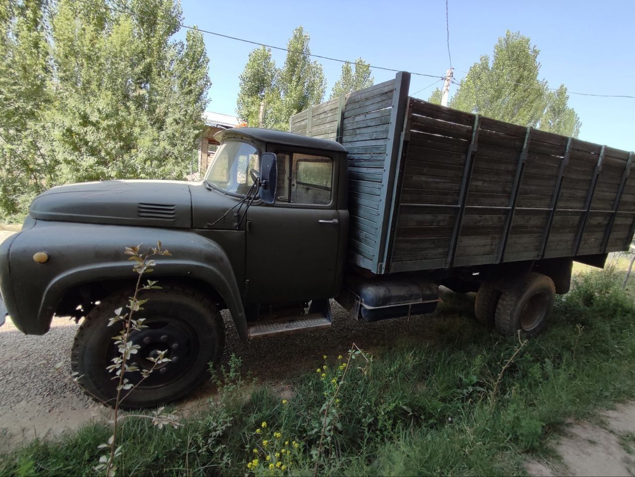 Zil 130 xolati yaxshi 1991 yil aklimator qoʻysa yuradi gazi bor