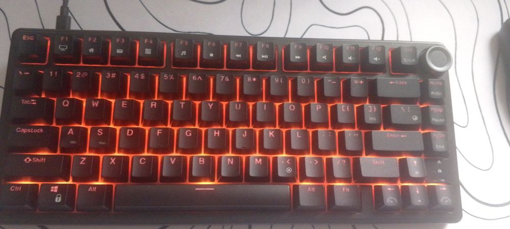 СРОЧНО ПРОДАМ клавиатуру royal kludge r75
